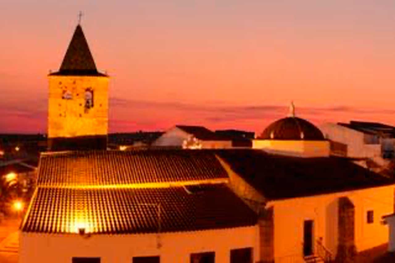 Don-Álvaro--Iglesia-parroquial-de-Santa-María-Magdalena-y-Ermita-de-San-Bernabé